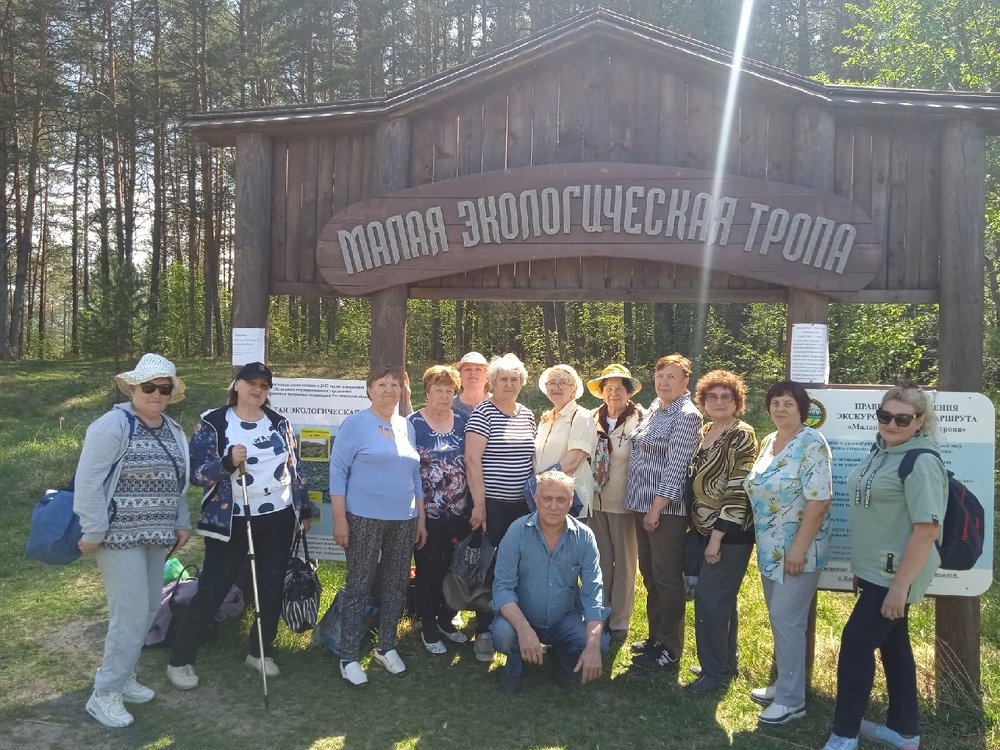 Пенсионеры посетили экологическую тропу сказок в Серпиевке