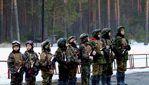 В рамках Года защитника Отечества и празднования 80-летия Победы педагоги Катав-Ивановского Социально-реабилитационного центра проводят разнообразные мероприятия, которые способствуют патриотическому воспитанию несовершеннолетних